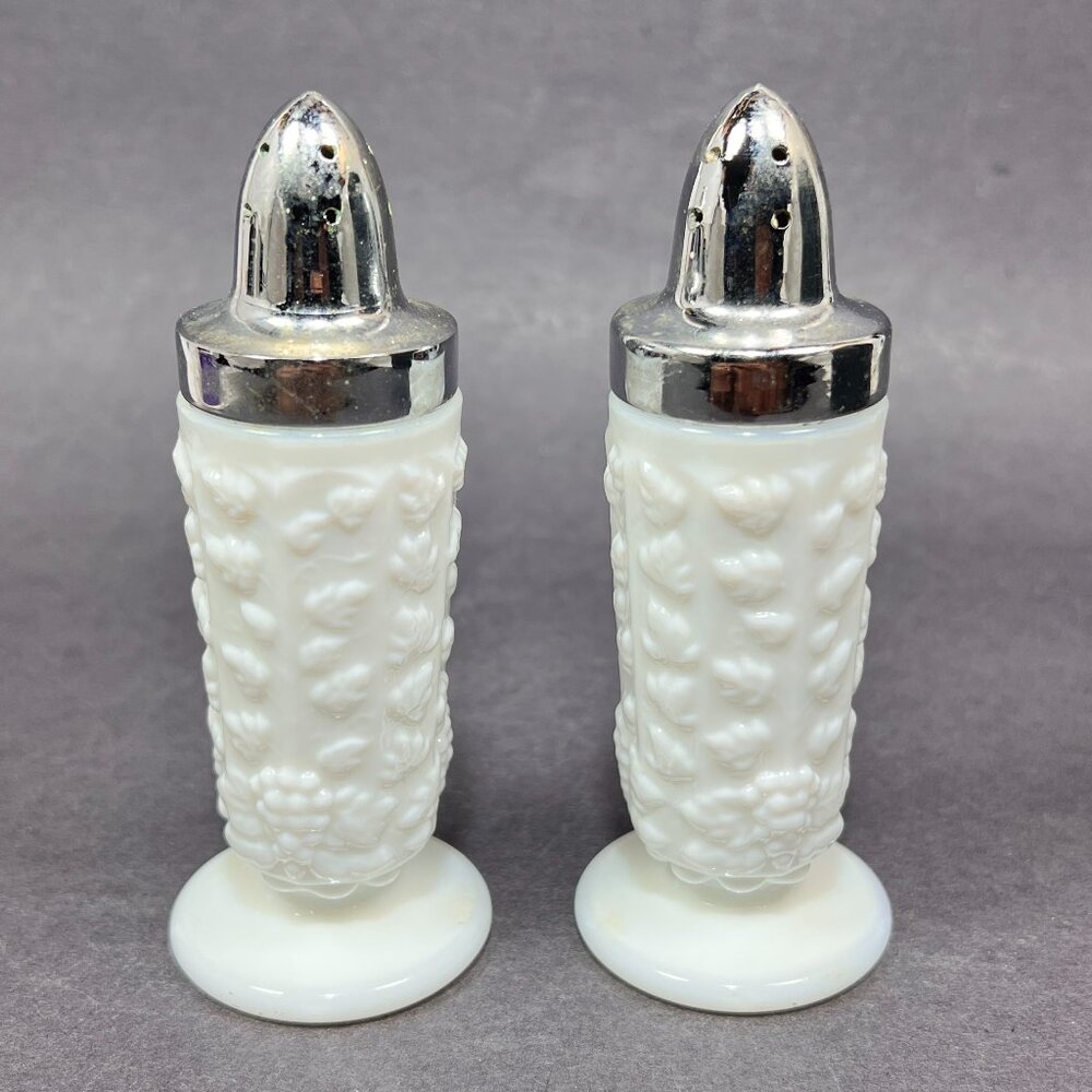 Vtg Westmoreland Paneled Grape Milk Glass Salt Pepper Shakers Farmhouse Retro
